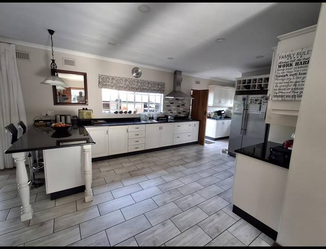 4 BEDROOM HOUSE FOR SALE IN BELLEVUE